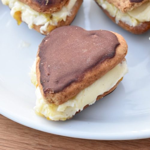 Honningbomber med smørcreme - af honningkagehjerter