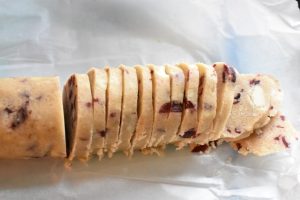 Specier med hvid chokolade og tranebær - sprøde småkager