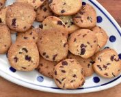 Specier med hvid chokolade og tranebær - sprøde småkager