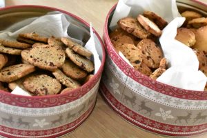 Specier med hvid chokolade og tranebær - sprøde småkager