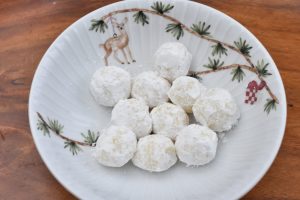 Hvide chokoladetrøfler der smelter i munden – nem opskrift på konfekt
