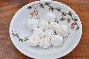 Hvide chokoladetrøfler der smelter i munden – nem opskrift på konfekt