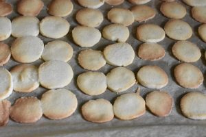 Specier - nem opskrift på sprøde småkager med sukkerkant