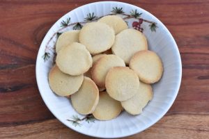 Specier - nem opskrift på sprøde småkager med sukkerkant