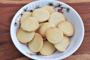 Specier - nem opskrift på sprøde småkager med sukkerkant