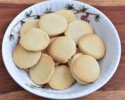 Specier - nem opskrift på sprøde småkager med sukkerkant