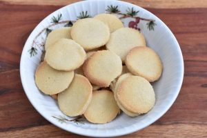 Specier - nem opskrift på sprøde småkager med sukkerkant