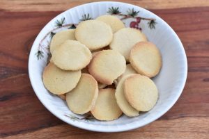 Specier - nem opskrift på sprøde småkager med sukkerkant