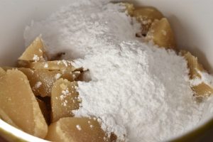 Nøddehorn med marcipan og chokolade - nem opskrift