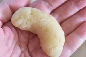 Nøddehorn med marcipan og chokolade - nem opskrift