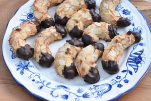 DSC_1299 • nogetiovnen.dk Nøddehorn med marcipan og chokolade - nem opskrift