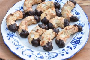 DSC_1300 • nogetiovnen.dk Nøddehorn med marcipan og chokolade - nem opskrift