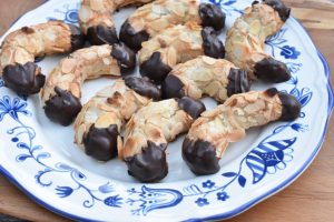 DSC_1303 • nogetiovnen.dk Nøddehorn med marcipan og chokolade - nem opskrift