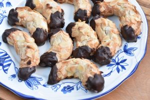 DSC_1312 • nogetiovnen.dk Nøddehorn med marcipan og chokolade - nem opskrift