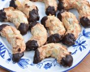 DSC_1313 • nogetiovnen.dk Nøddehorn med marcipan og chokolade - nem opskrift