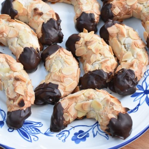 Nøddehorn med marcipan og chokolade - nem opskrift