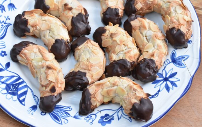 Nøddehorn med marcipan og chokolade - nem opskrift