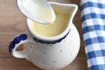 Creme anglaise – her får du en nem opskrift på klassisk vaniljesauce.