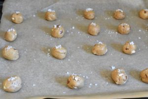 Verdens bedste cookies - med brunet smør - opskrift - cookies kugler trilles