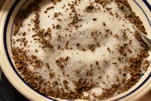 Nescafe blandes med sukker - til kaffemarengs