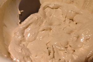 Marengsen klar til sprøjtetylle - kaffemarengs