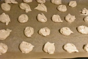 Kaffemarengs - sprøjtet ud med sprøjtetylle