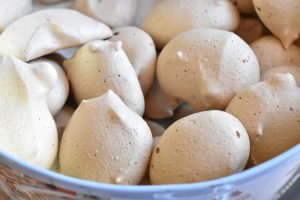 Kaffemarengs - sprøde mokkamarengs med kaffesmag