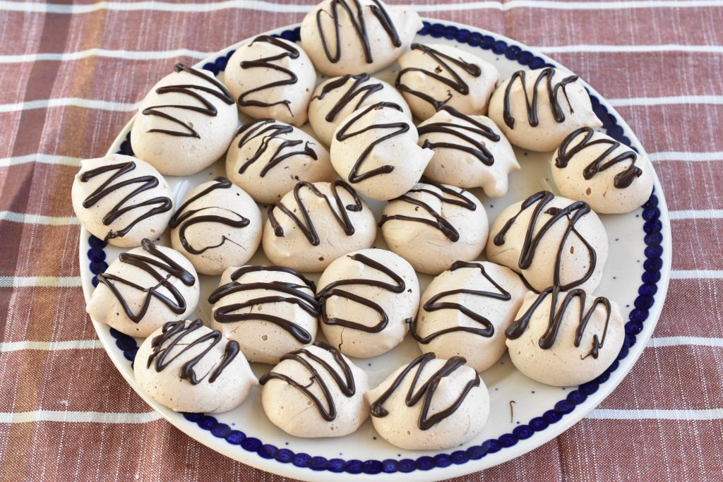 Kaffemarengs - sprøde mokkamarengs med kaffesmag