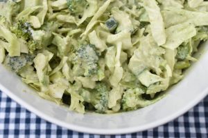 Green Goddess salat - nem opskrift på grøn kålsalat