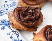 Kanelsnegle med chokoladeglasur på ½ time - med lidt snyd