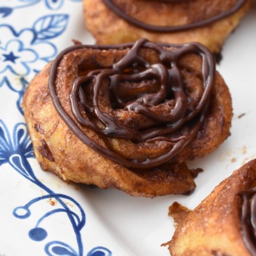 Kanelsnegle med chokoladeglasur på ½ time - med lidt snyd