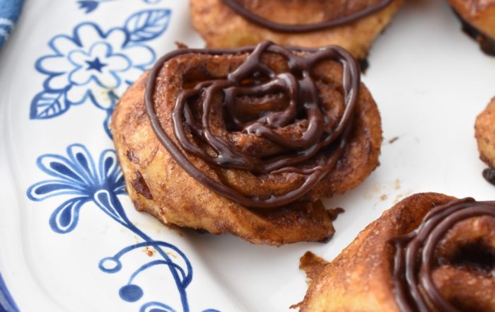 Kanelsnegle med chokoladeglasur på ½ time - med lidt snyd