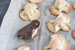 DSC_1315 • nogetiovnen.dk Napoleonshatte opskrift - sprød klassisk kage med marcipan