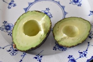 DSC_1387 • nogetiovnen.dk Halverede modne avocado