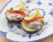Fyldt avocado med tun - nem opskrift