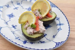 Fyldt avocado med tun - nem opskrift