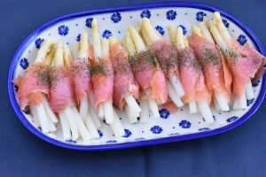 DSC_0069 • nogetiovnen.dk Røget laks med hvide asparges - til tapas eller forret