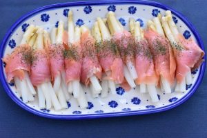 DSC_0071 • nogetiovnen.dk Røget laks med hvide asparges - til tapas eller forret