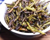 Bønner med parmesan - sprøde bønnefritter - i skål