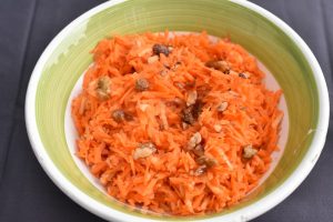 Råkost - opskrift på nem rokostsalat med gulerødder og æbler