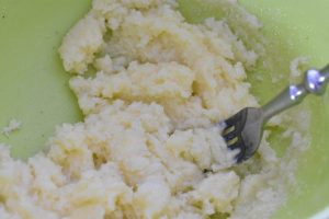 Chocolate chip cookies - nem opskrift - smør og sukker røres