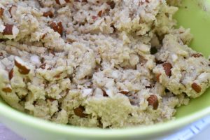 Mandler hakkes groft og tilsættes