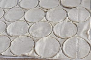 Butterdej stikkes ud til franske vafler