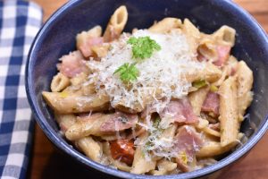 Pasta med skinke og fløde - nem opskrift