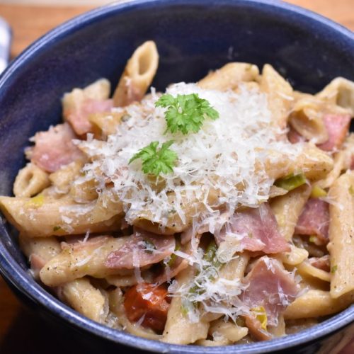 Pasta med skinke og fløde - nem opskrift