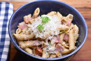 Pasta med skinke og fløde - nem opskrift