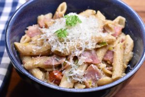 Pasta med skinke og fløde - nem opskrift