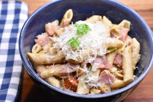Pasta med skinke og fløde - nem opskrift