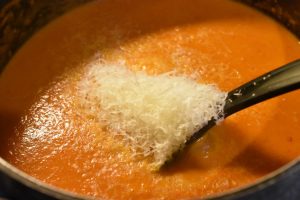 Parmesanost tilsættes