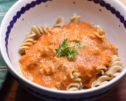 DSC_1189 • nogetiovnen.dk Pasta med peberfrugtsauce - nem opskrift med fløde.